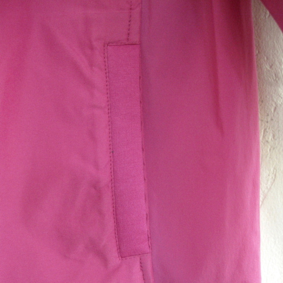 NWT Golf jacket M Pink Half-zip Stretch panels Sleeve zipper Pockets Windbreaker - Picture 4 of 8